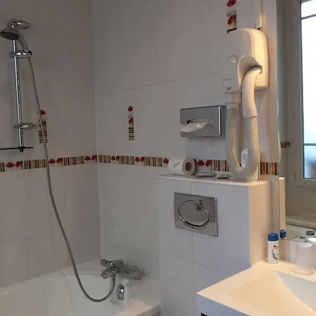 Les Chansonniers Hotel 3*