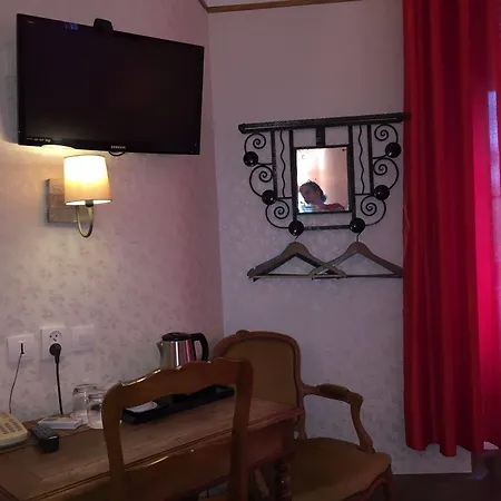 Les Chansonniers Hotel Parijs