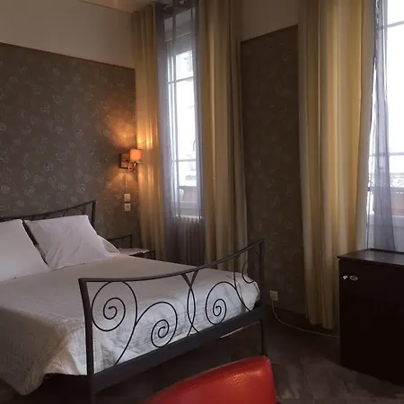 Hotel Les Chansonniers 3*