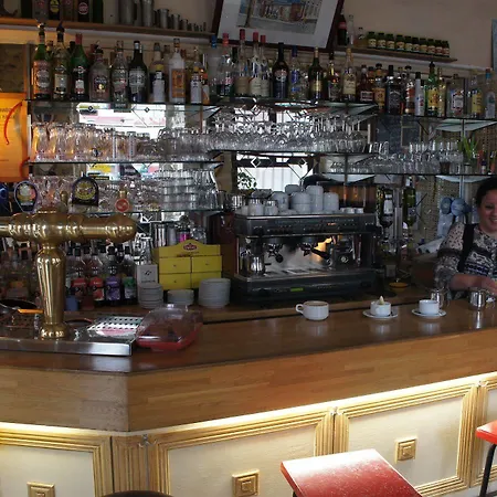 Hotel Les Chansonniers 3*
