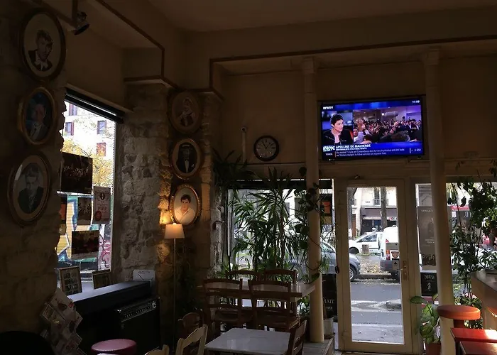 Les Chansonniers מלון 3*