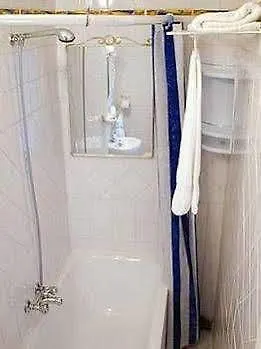 Les Chansonniers 3* פריז