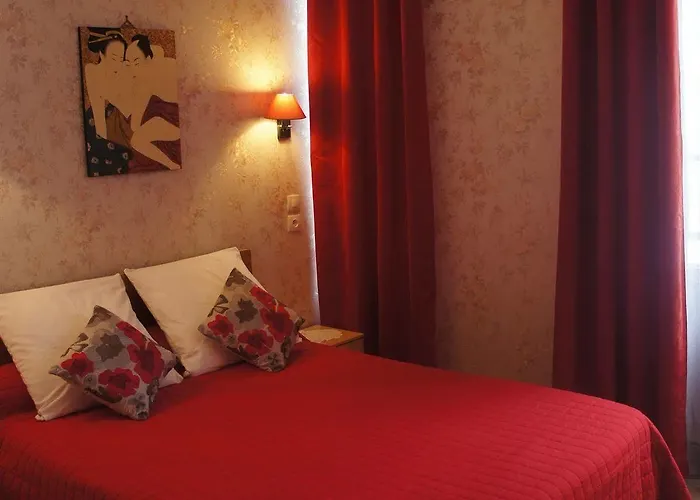 Les Chansonniers מלון