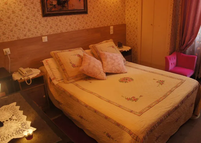 Les Chansonniers 3* פריז