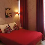 Les Chansonniers Hotell
