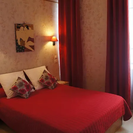 Les Chansonniers فندق